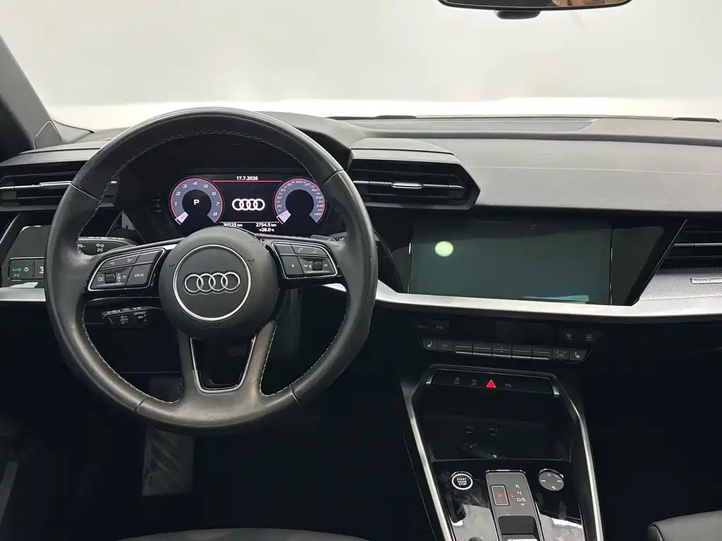 Audi A3 2023 — фото 10