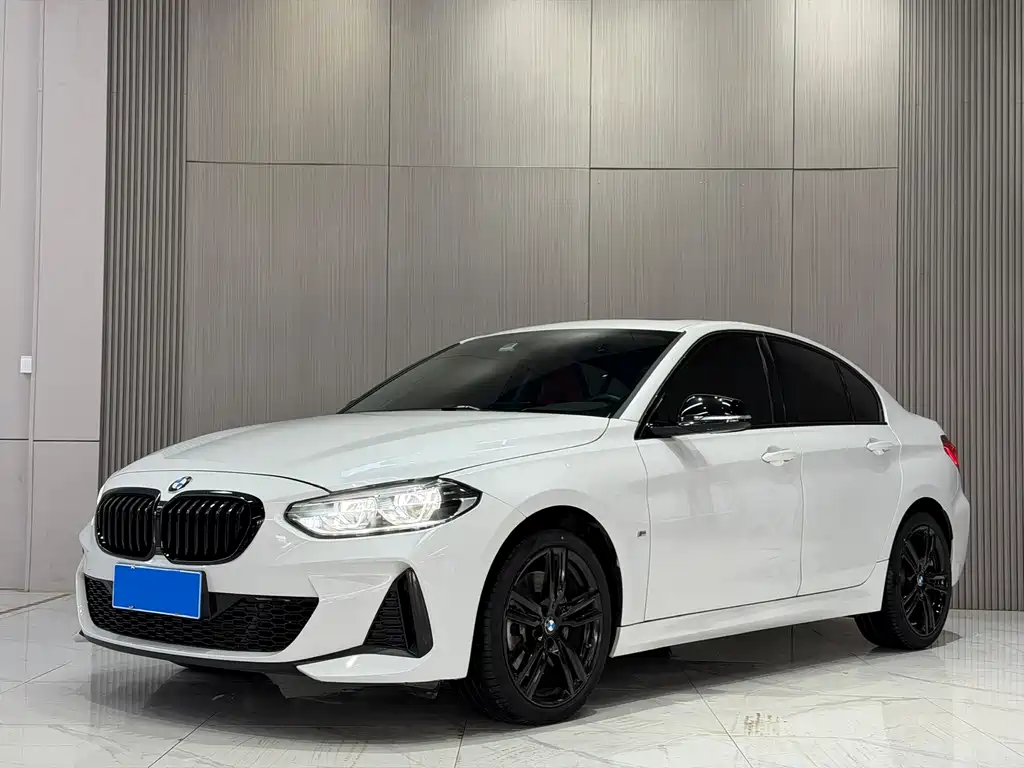 BMW 1 Series 2022 — фото 1