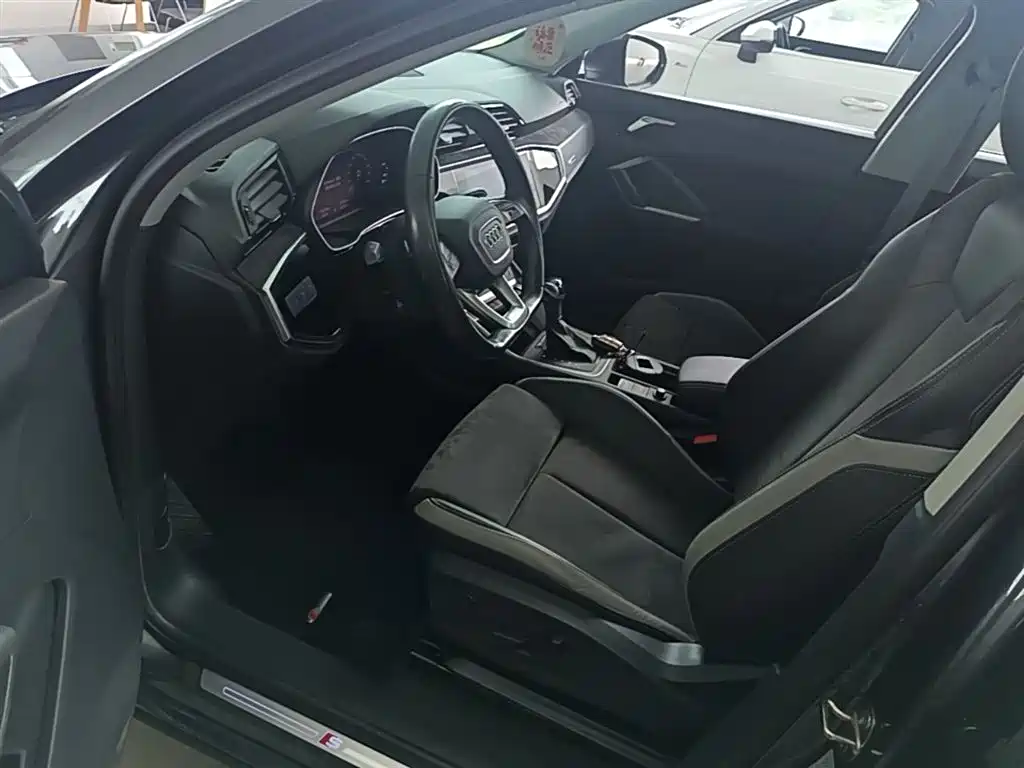 Audi Q3 2020 — фото 15