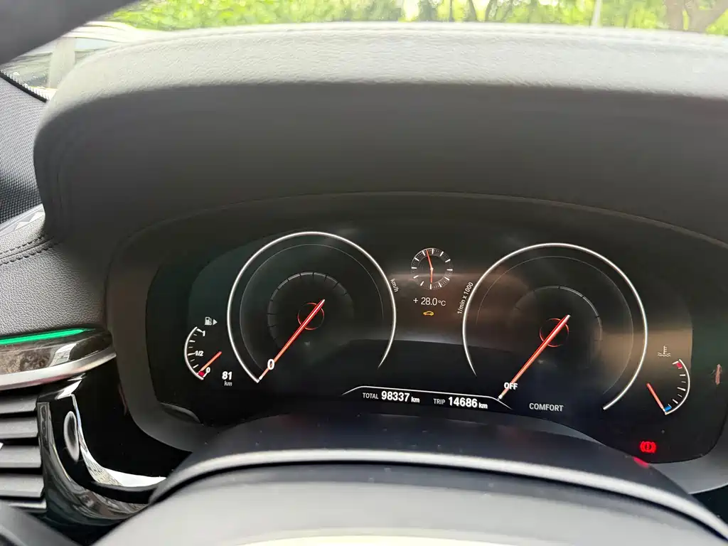 BMW 5 Series 2019 — фото 14