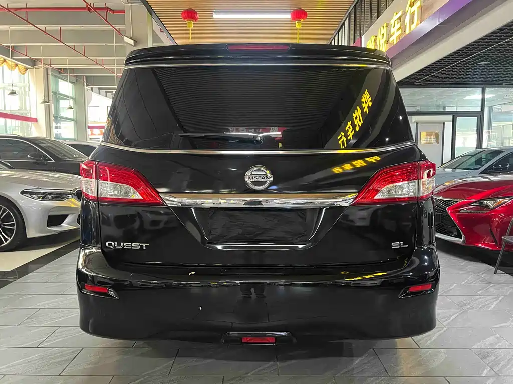 Nissan Quest 2017 — фото 3