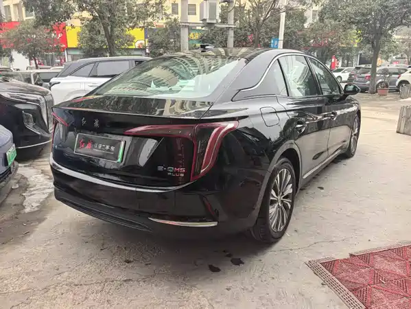 Hongqi E-QM5 2023