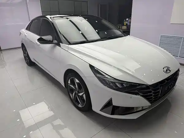 Hyundai Elantra 2022