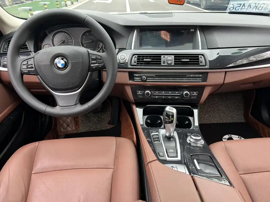 BMW 5 Series 2016 — фото 9