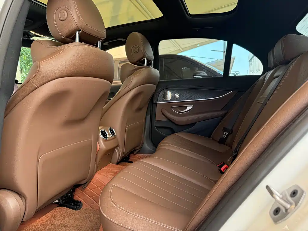 Mercedes-Benz E-Class 2023 — фото 10