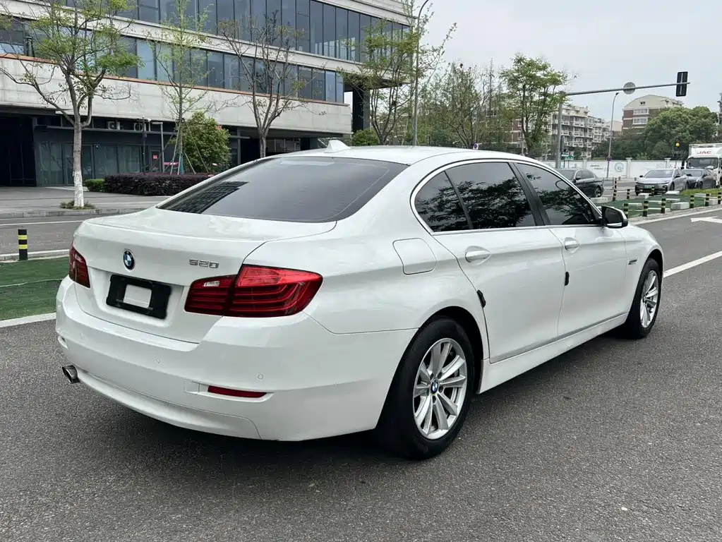 BMW 5 Series 2016 — фото 13