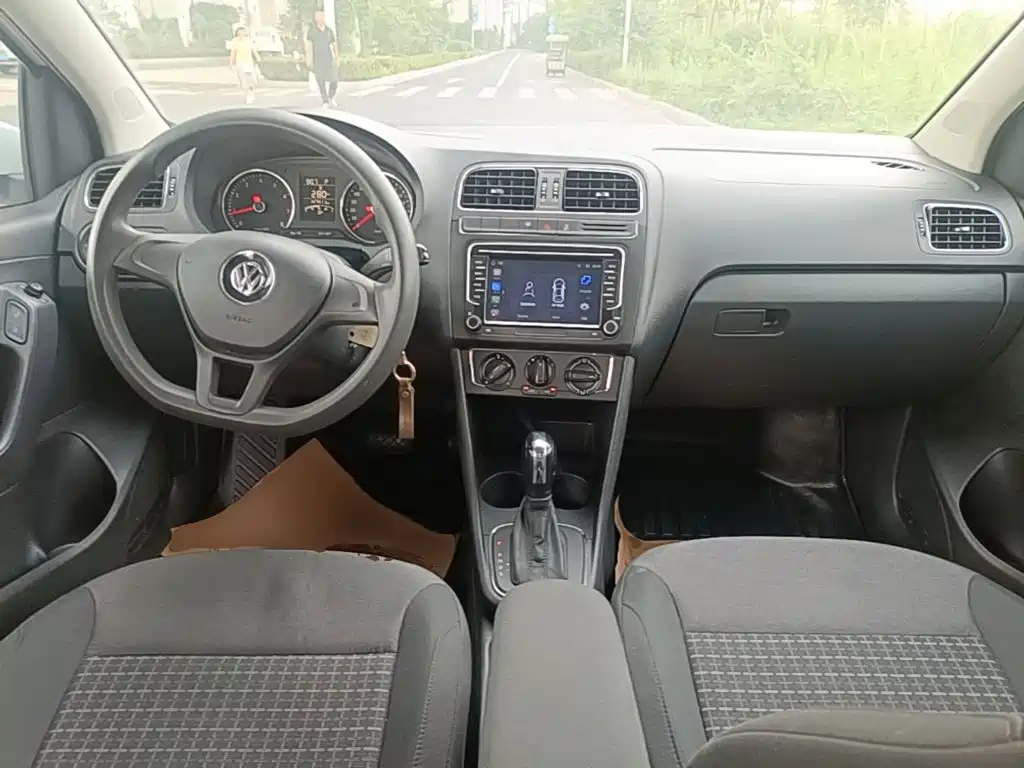 Volkswagen Polo 2015 — фото 10