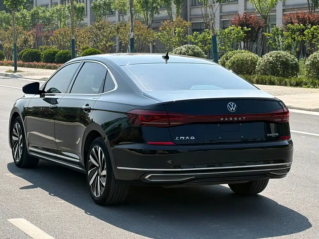 Volkswagen Passat 2022 — фото 16