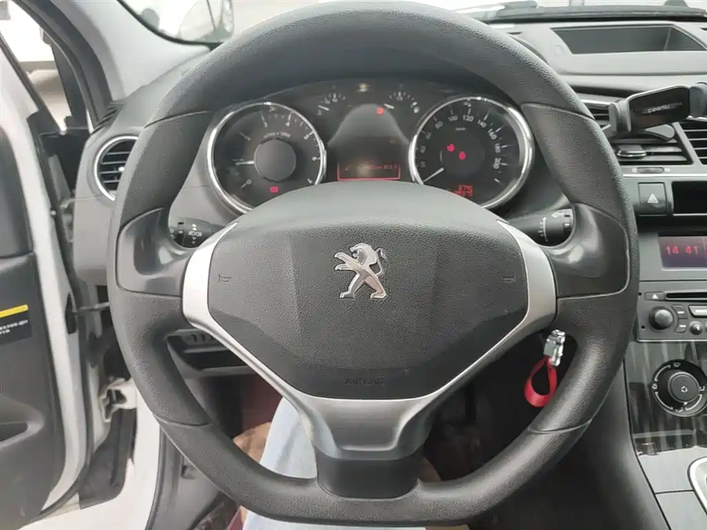 Peugeot 3008 2015 — фото 11