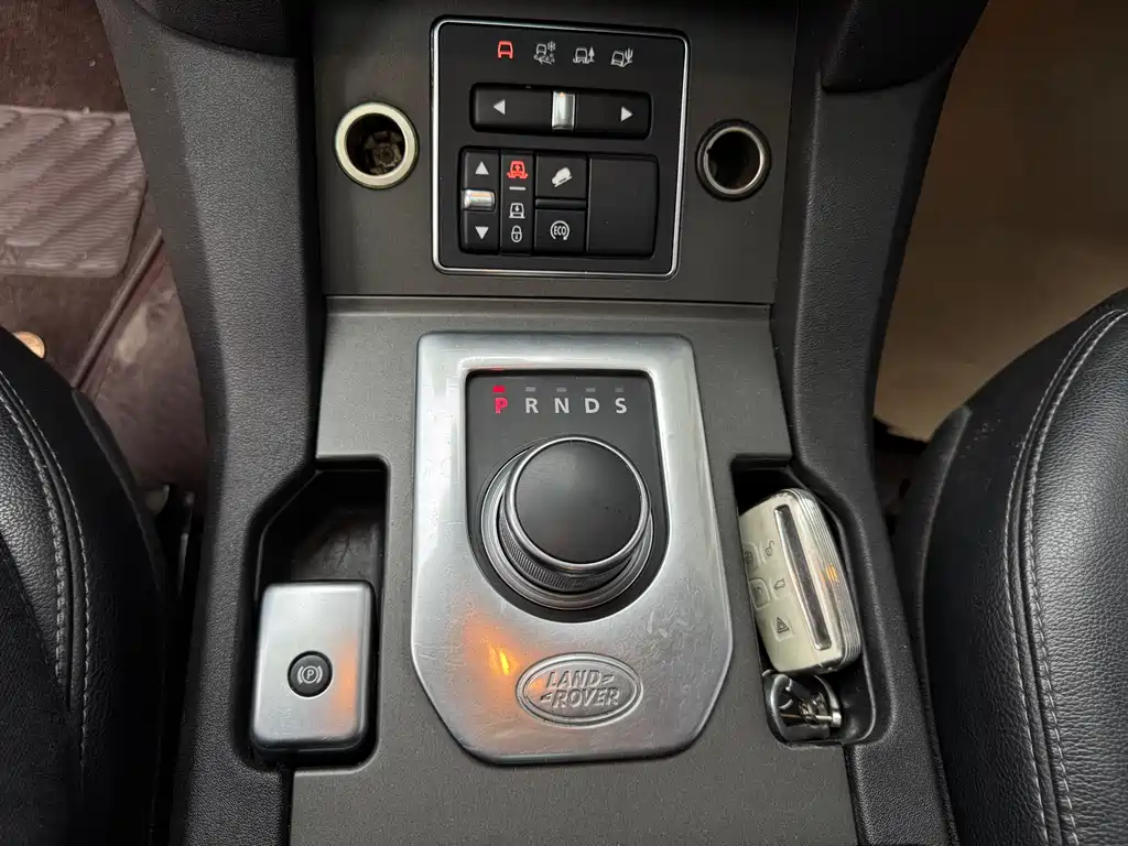 Land Rover Discovery 2016 — фото 10