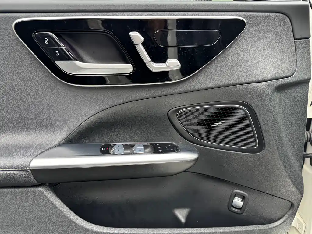 Mercedes-Benz C-Class 2023 — фото 6