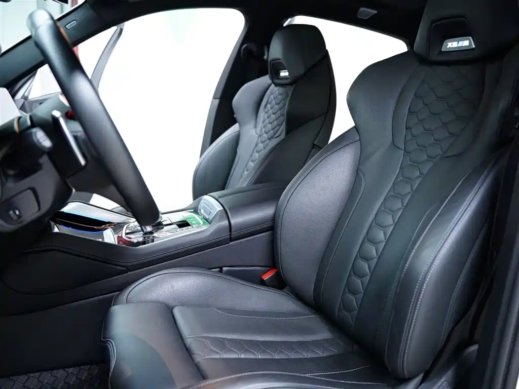 BMW X6 M 2022 — фото 19