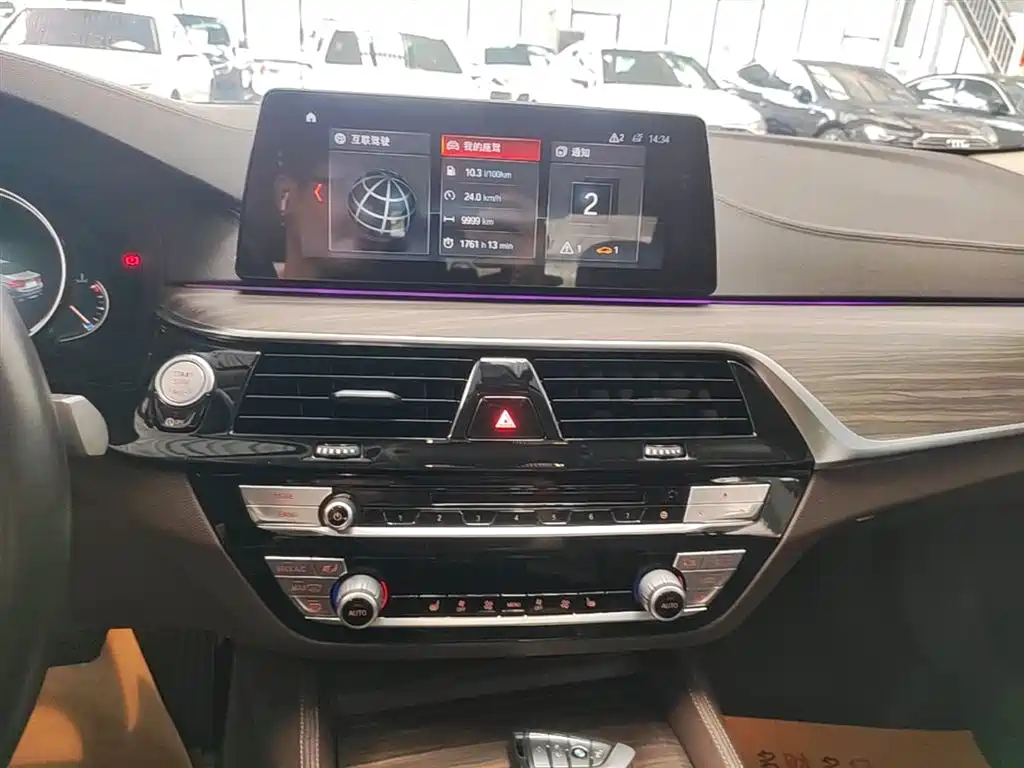 BMW 5 Series 2018 — фото 13