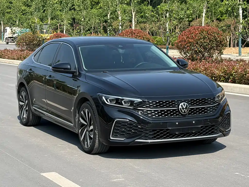 Volkswagen Passat 2022 — фото 3