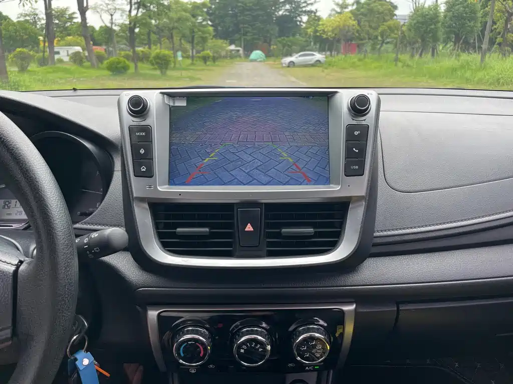 Toyota Yaris L 2019 — фото 20
