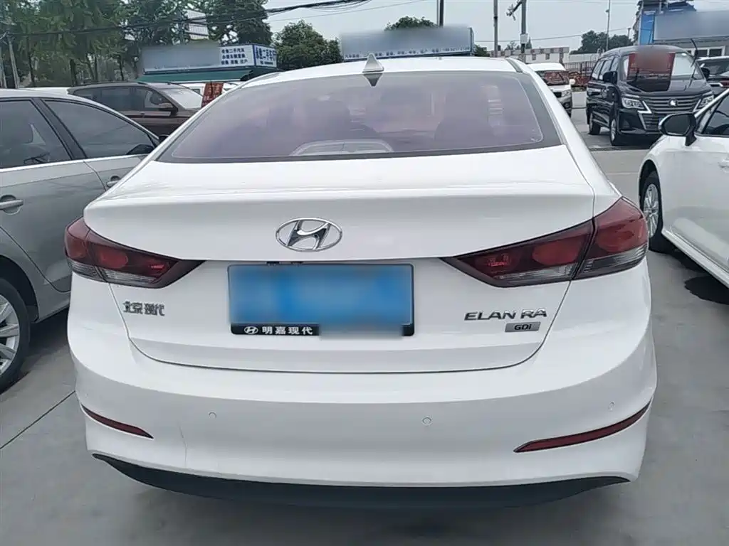 Hyundai Elantra 2018 — фото 6