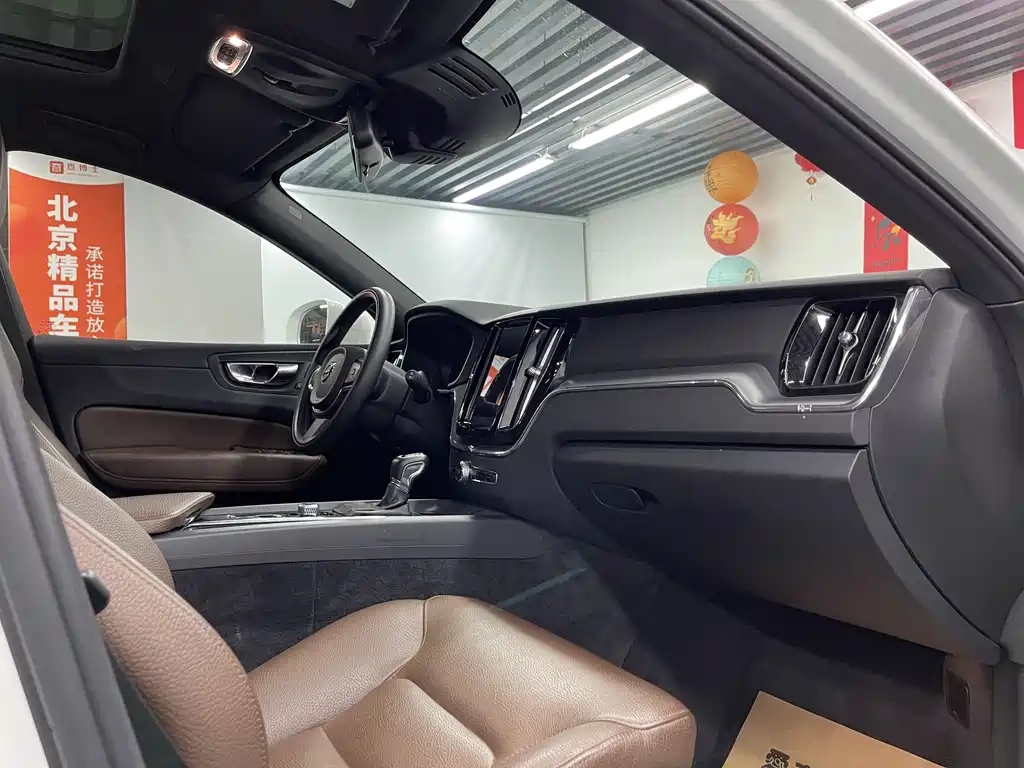 Volvo XC60 2020 — фото 21