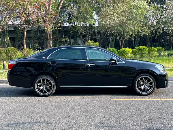 Toyota Crown 2012