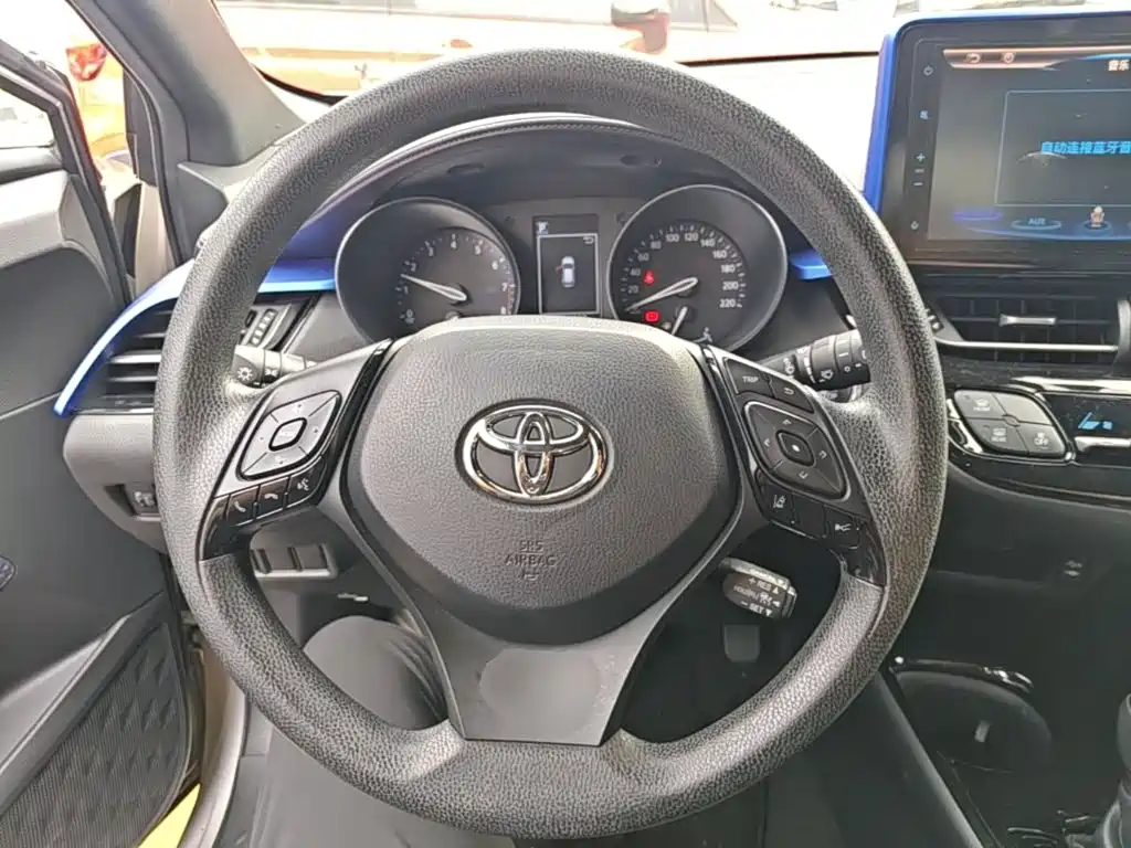 Toyota C-HR 2020 — фото 11