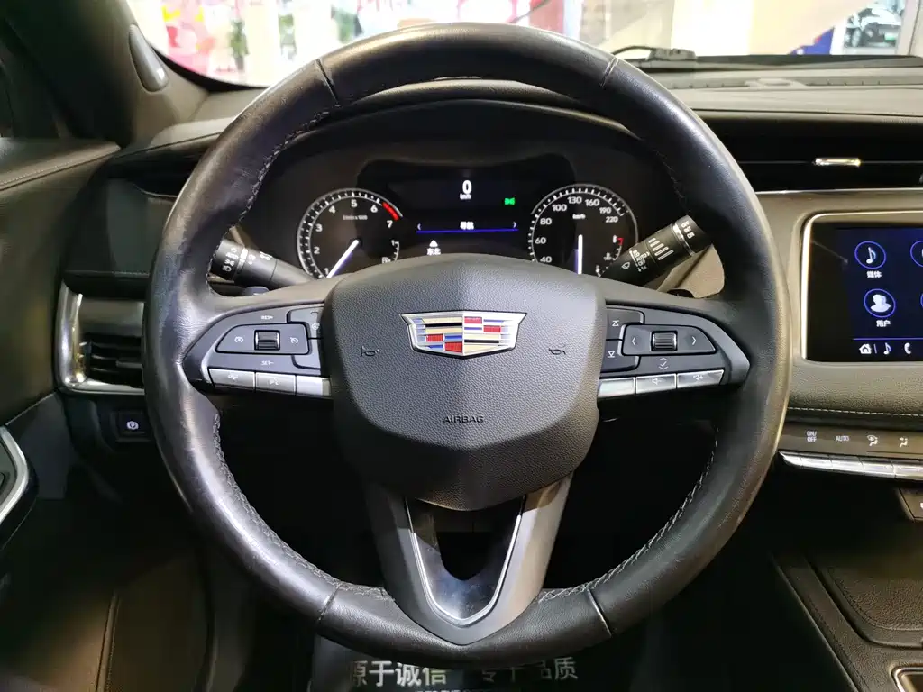 Cadillac XT4 2021 — фото 10