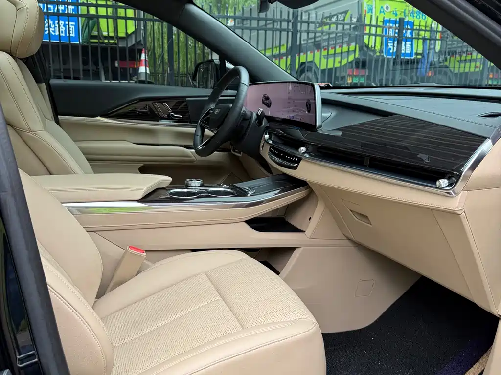 Cadillac XT5 2025 — фото 14