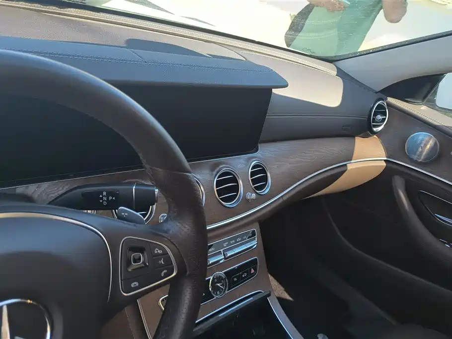 Mercedes-Benz E-Class 2018 — фото 13