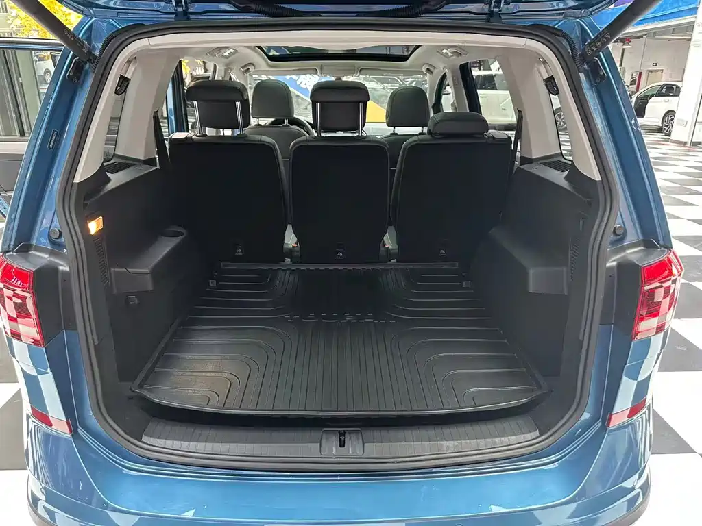 Volkswagen Touran 2022 — фото 16