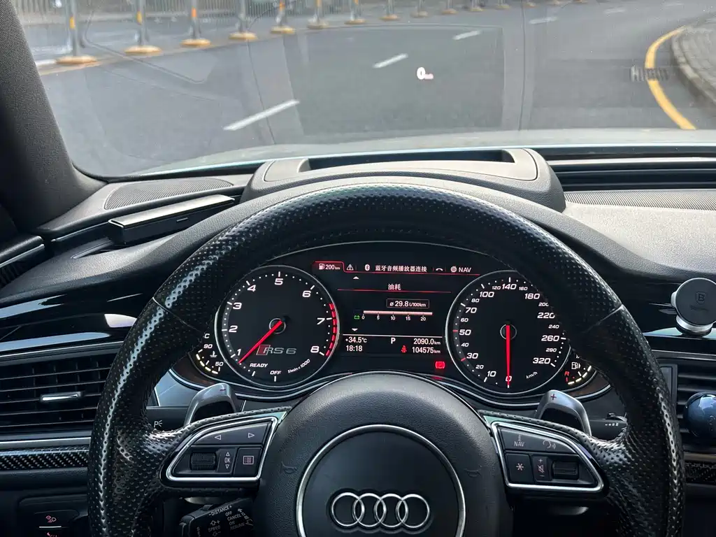 Audi RS 6 2017 — фото 17