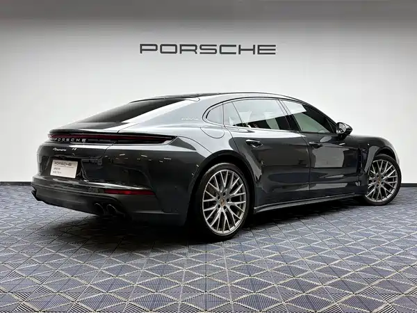 Porsche Panamera 2025
