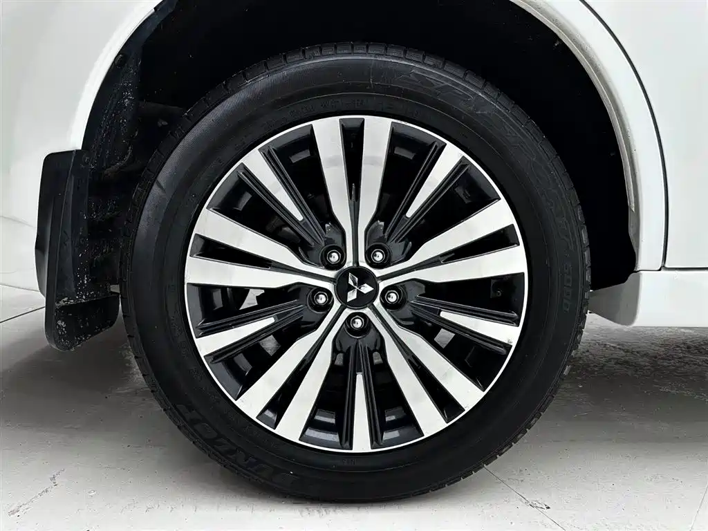 Mitsubishi Outlander 2022 — фото 21