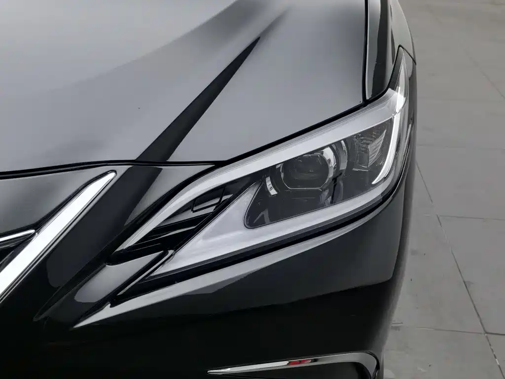 Lexus ES 2023 — фото 7