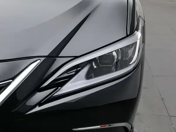Lexus ES 2023