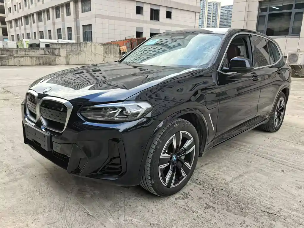 BMW iX3 2025