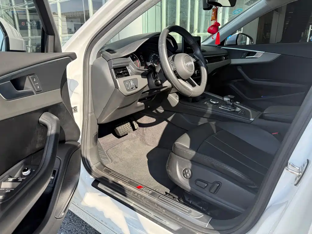 Audi A4L 2018