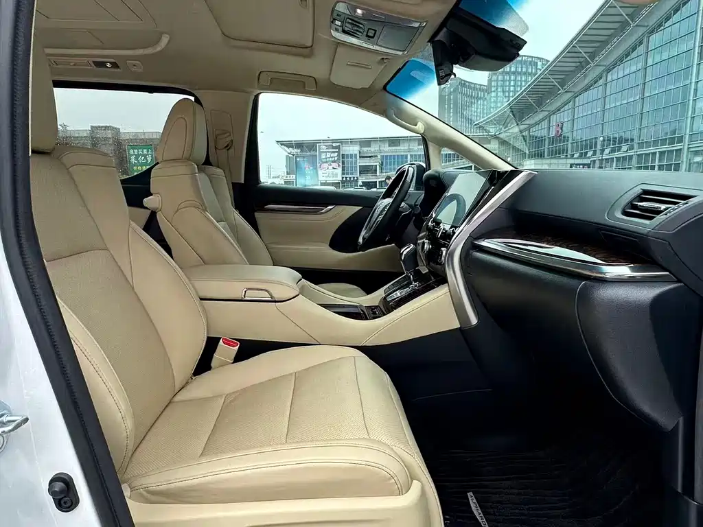 Toyota Alphard 2022 — фото 8