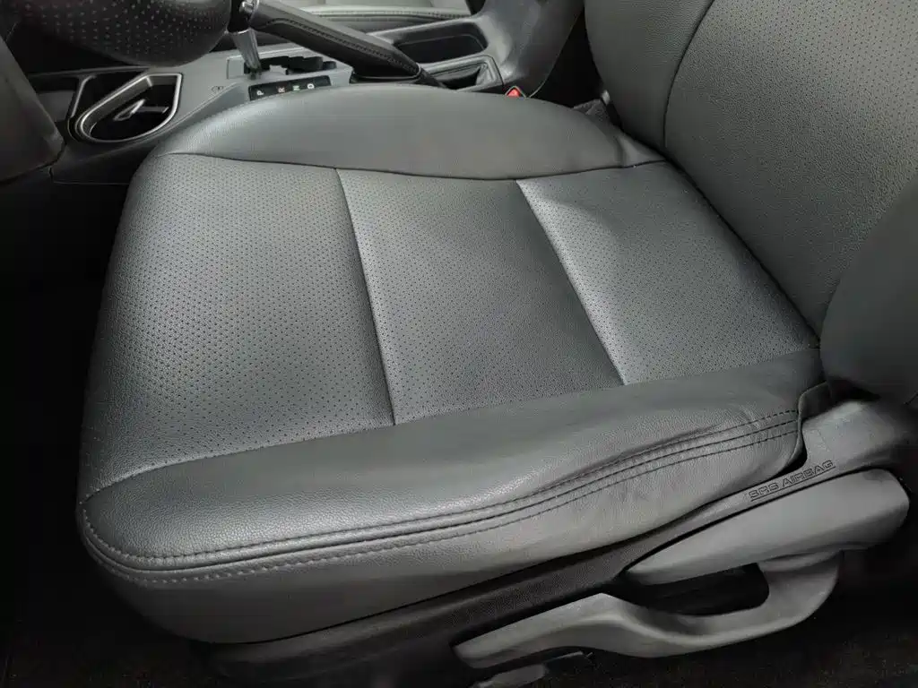 Toyota RAV4 2017 — фото 20