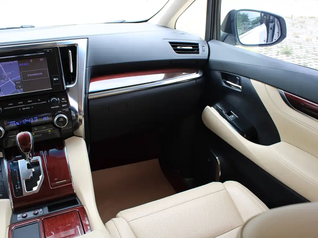 Toyota Alphard 2016 — фото 18