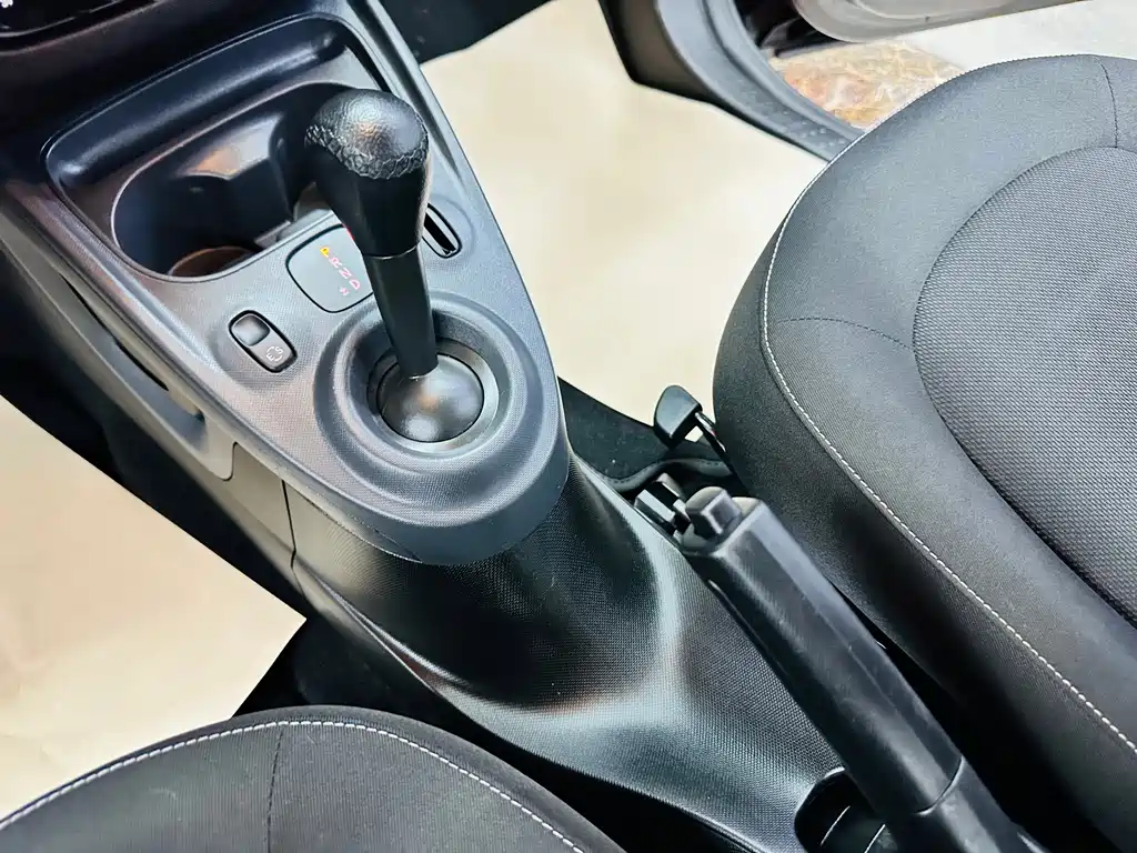 smart Fortwo 2019 — фото 31