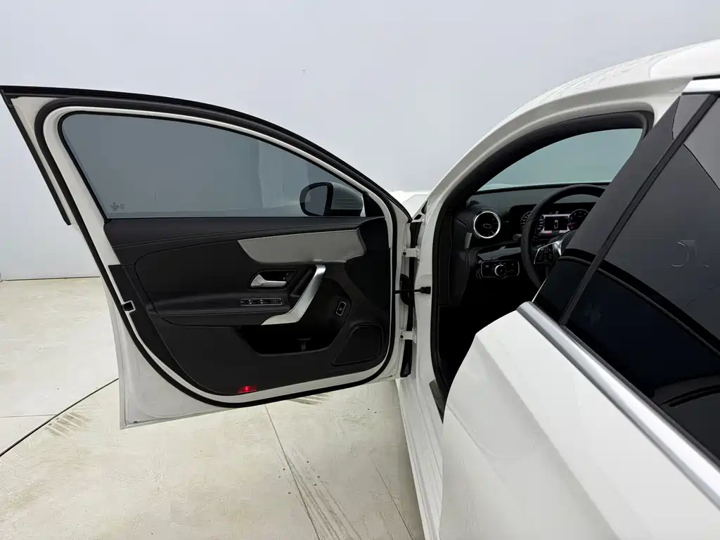 Mercedes-Benz A-Class 2023 — фото 20