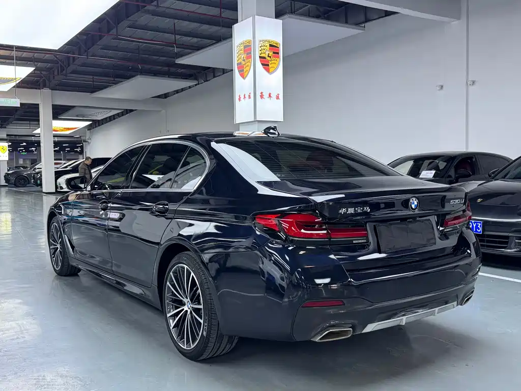 BMW 5 Series 2021 — фото 19