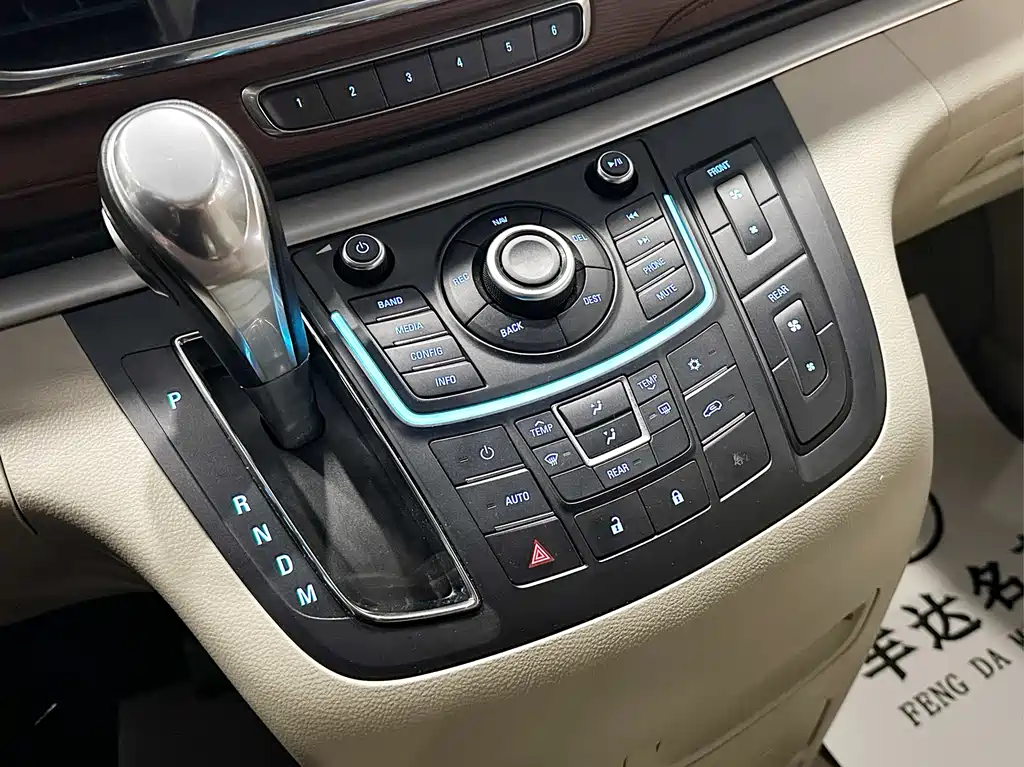 Buick GL8 2014 — фото 12