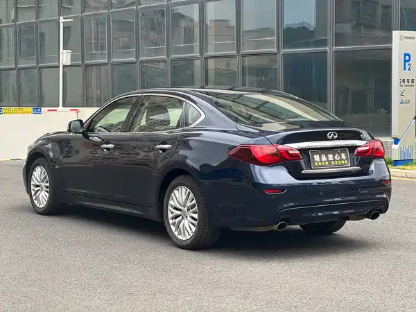 Infiniti Q70 2015