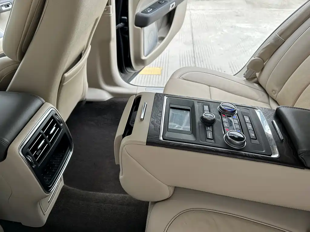Lincoln Continental 2018 — фото 19