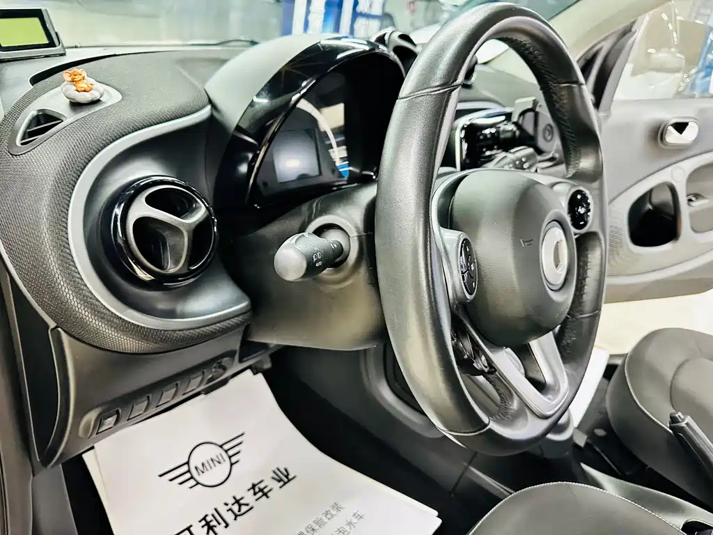 smart Fortwo 2018 — фото 23