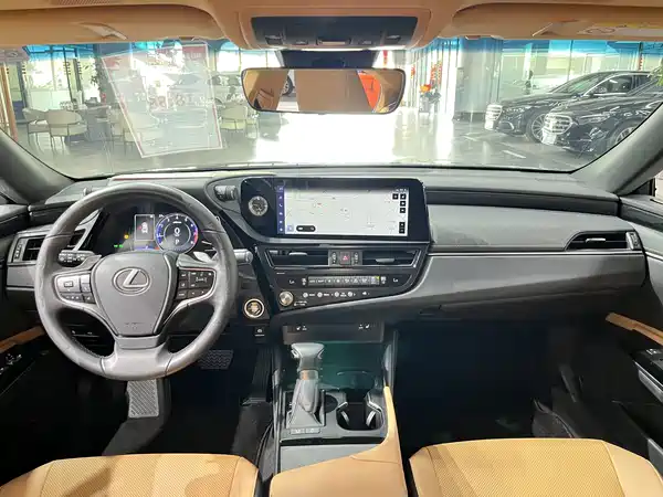 Lexus ES 2024