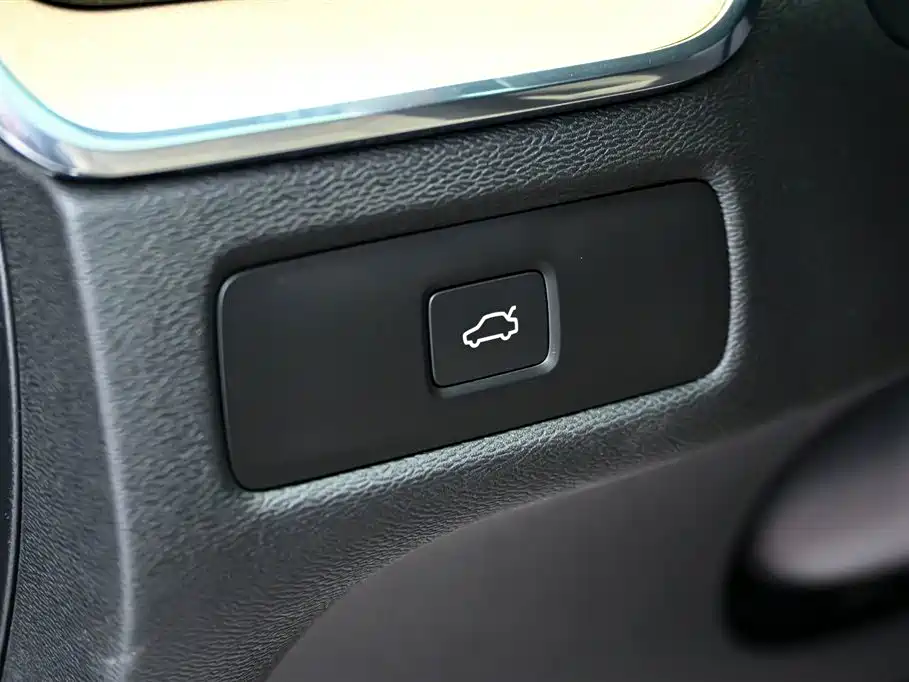 Volvo XC60 2025 — фото 24