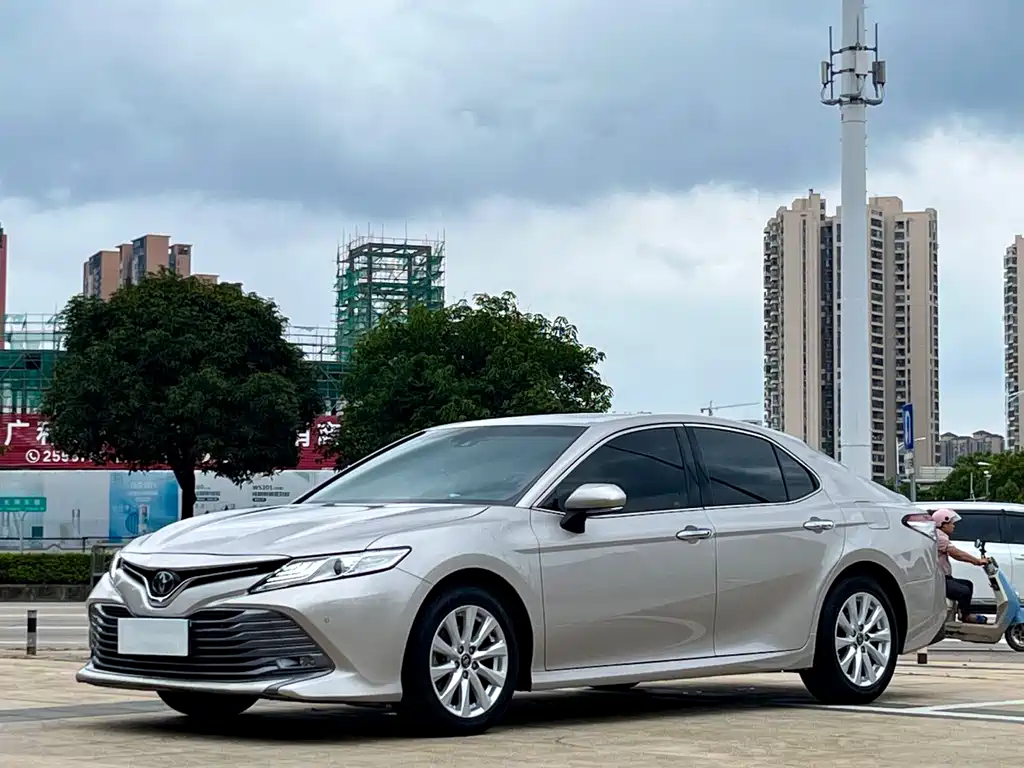 Toyota Camry 2019 — фото 1