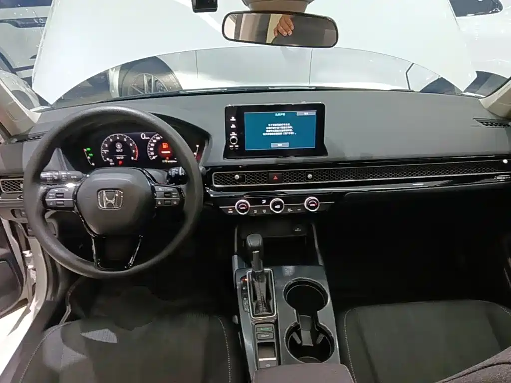 Honda Civic 2025 — фото 10
