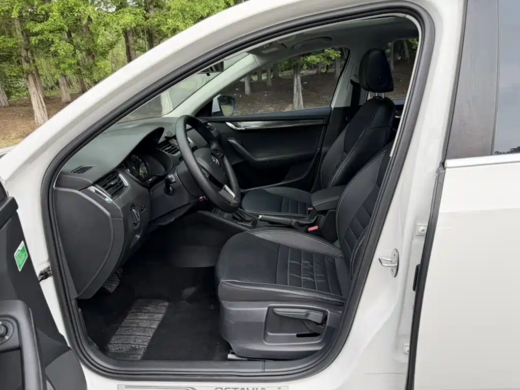 Skoda Octavia 2016 — фото 15