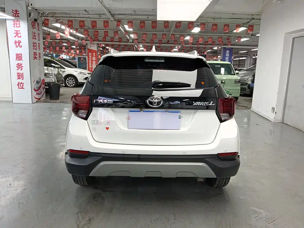 Toyota Yaris L 2022 — фото 11
